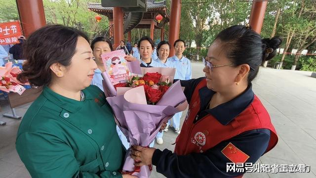 致敬白衣天使凝聚社会温情麻将胡了网址沈阳爱心企业(图2)