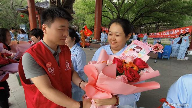 致敬白衣天使凝聚社会温情麻将胡了网址沈阳爱心企业(图3)
