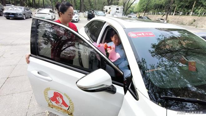 致敬白衣天使凝聚社会温情麻将胡了网址沈阳爱心企业(图5)