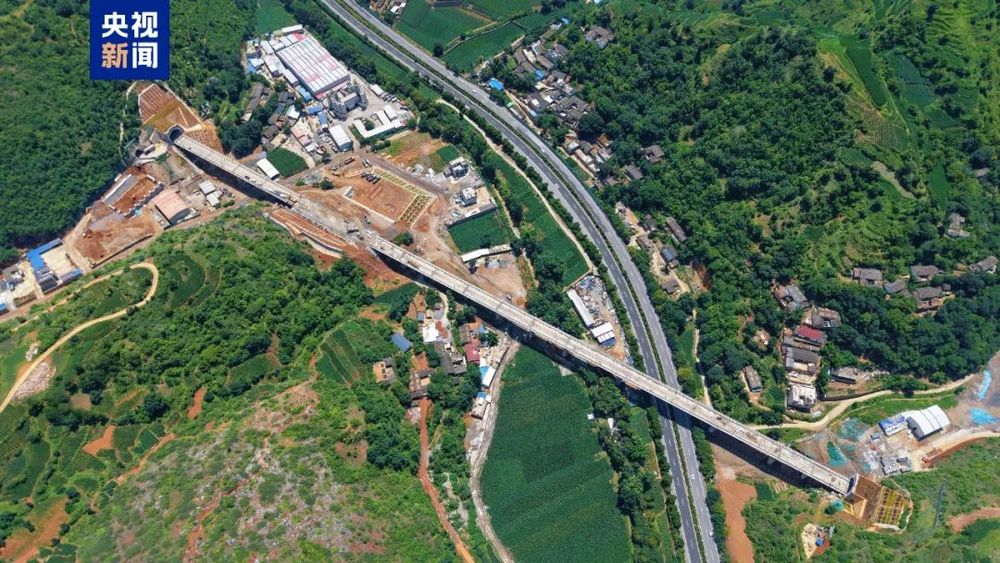 人在高铁上用小型电煮锅?12306回应→麻将胡了电子游戏7点出发|冲上热搜!有(图5) 人在高铁上用小型电煮锅?12306回应→麻将胡了电子游戏7点出发|冲上热搜!有(图5)